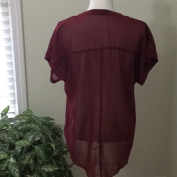 ❤️ “C” EUCsheer burgundy cap sleeve blouse. - Picture 4 of 8